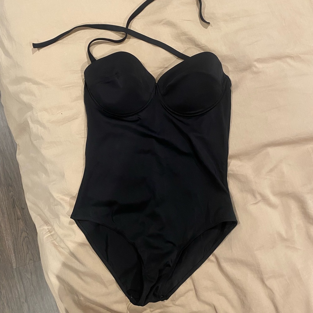 Flattering strapless one piece with removable straps.